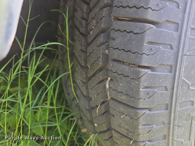 image for item EQ4033 2017 Chevrolet Express G4500 shuttle bus