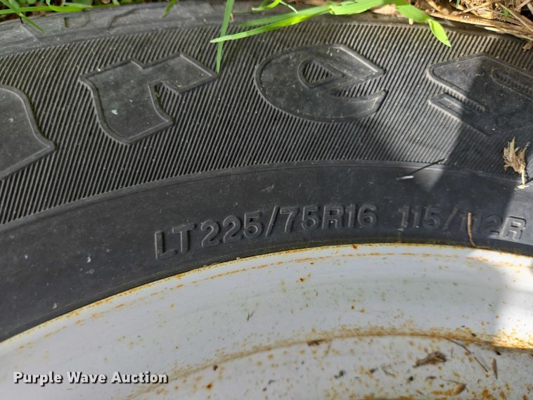 image for item EQ4033 2017 Chevrolet Express G4500 shuttle bus