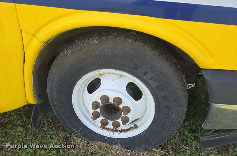 image for item EQ4033 2017 Chevrolet Express G4500 shuttle bus