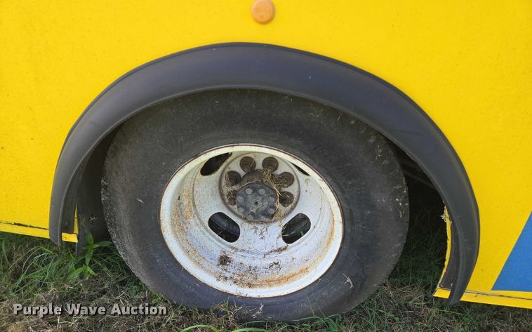 image for item EQ4033 2017 Chevrolet Express G4500 shuttle bus