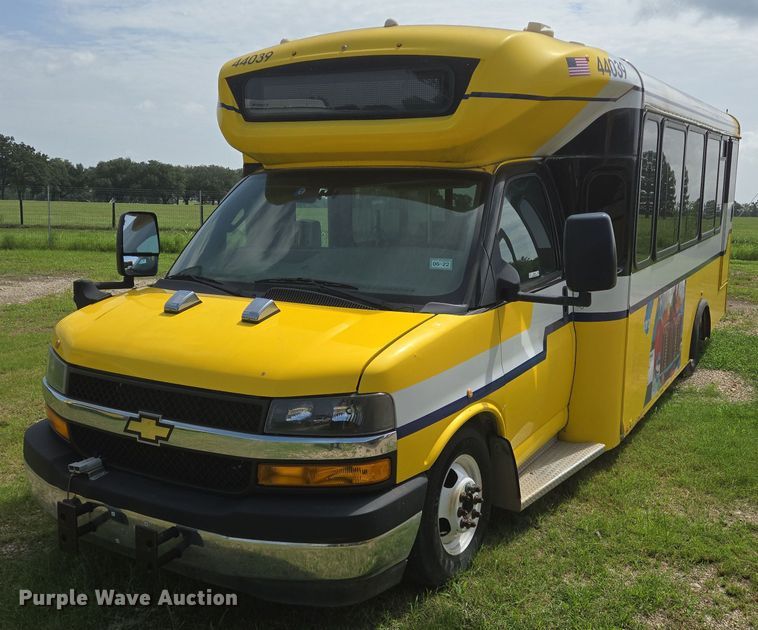 image for item EQ4034 2017 Chevrolet Express G4500 shuttle bus