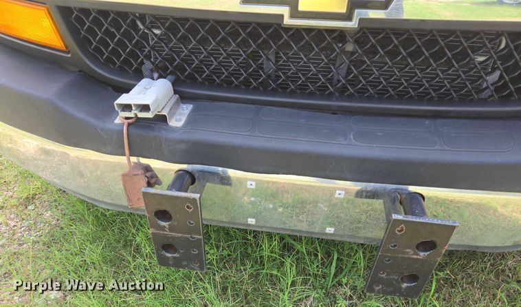 image for item EQ4034 2017 Chevrolet Express G4500 shuttle bus