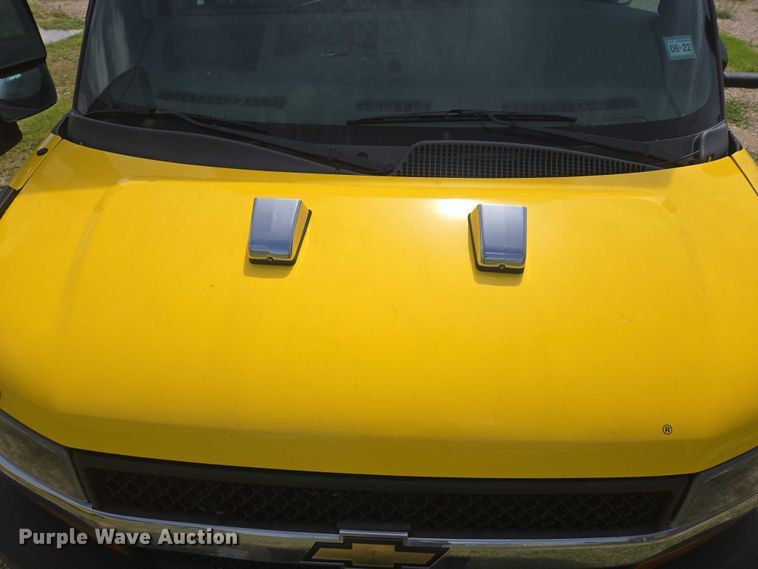 image for item EQ4034 2017 Chevrolet Express G4500 shuttle bus