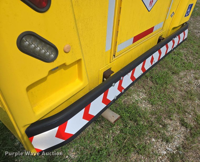 image for item EQ4034 2017 Chevrolet Express G4500 shuttle bus