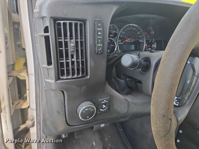 image for item EQ4034 2017 Chevrolet Express G4500 shuttle bus