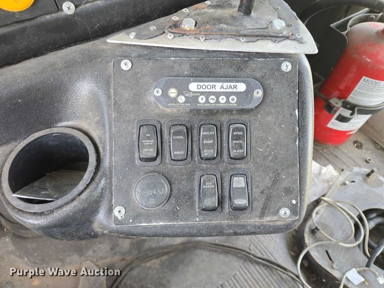 image for item EQ4034 2017 Chevrolet Express G4500 shuttle bus