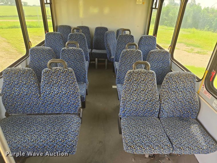 image for item EQ4034 2017 Chevrolet Express G4500 shuttle bus