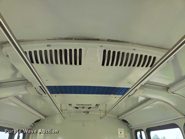 image for item EQ4034 2017 Chevrolet Express G4500 shuttle bus