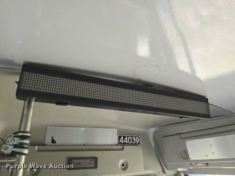 image for item EQ4034 2017 Chevrolet Express G4500 shuttle bus