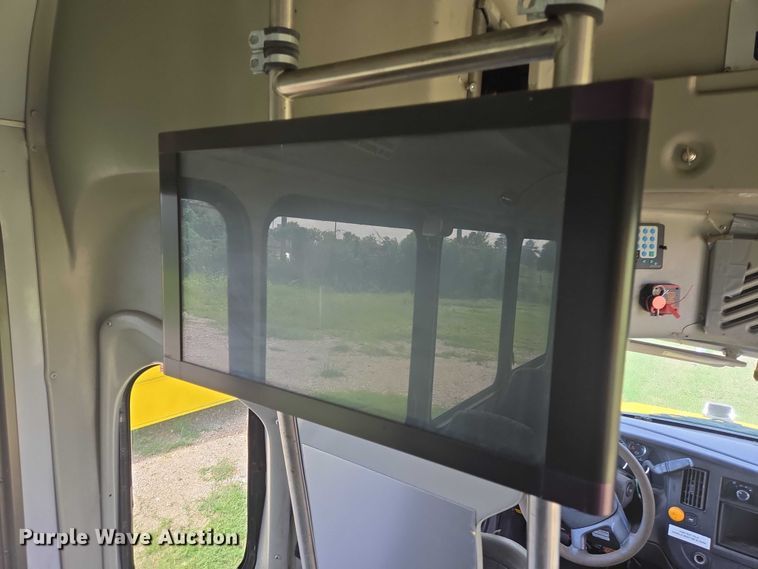 image for item EQ4034 2017 Chevrolet Express G4500 shuttle bus