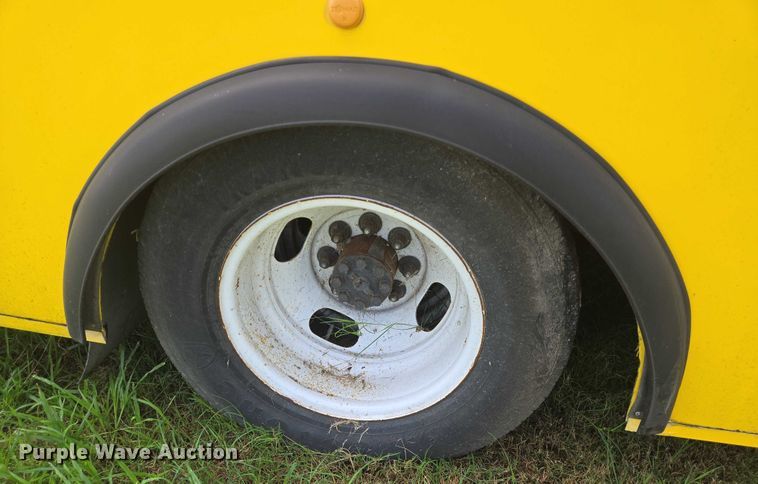 image for item EQ4034 2017 Chevrolet Express G4500 shuttle bus