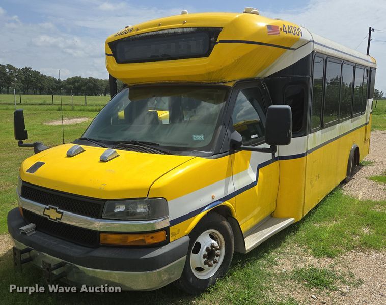 image for item EQ4035 2016 Chevrolet Express G4500 shuttle bus