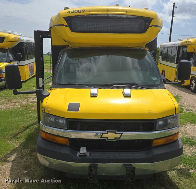 image for item EQ4035 2016 Chevrolet Express G4500 shuttle bus