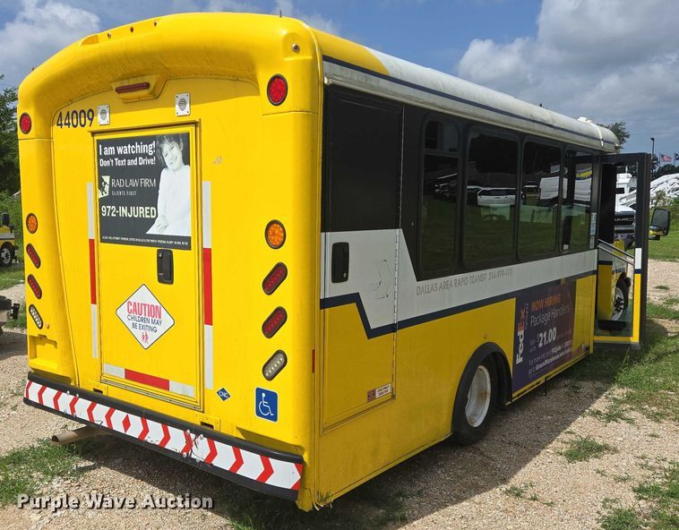 image for item EQ4035 2016 Chevrolet Express G4500 shuttle bus