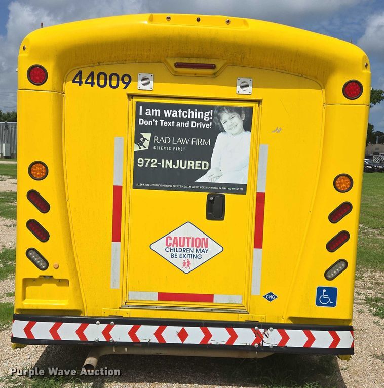 image for item EQ4035 2016 Chevrolet Express G4500 shuttle bus