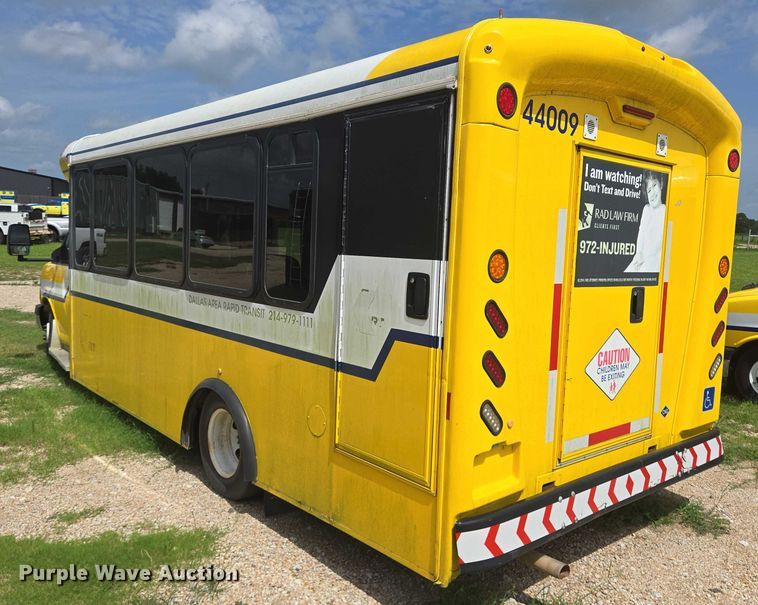 image for item EQ4035 2016 Chevrolet Express G4500 shuttle bus