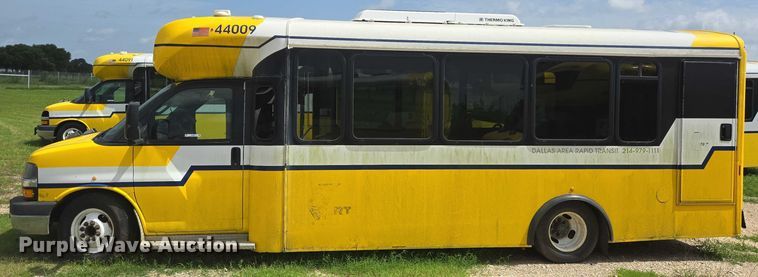 image for item EQ4035 2016 Chevrolet Express G4500 shuttle bus