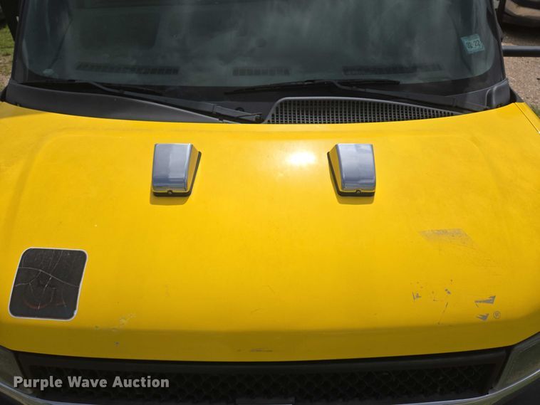 image for item EQ4035 2016 Chevrolet Express G4500 shuttle bus