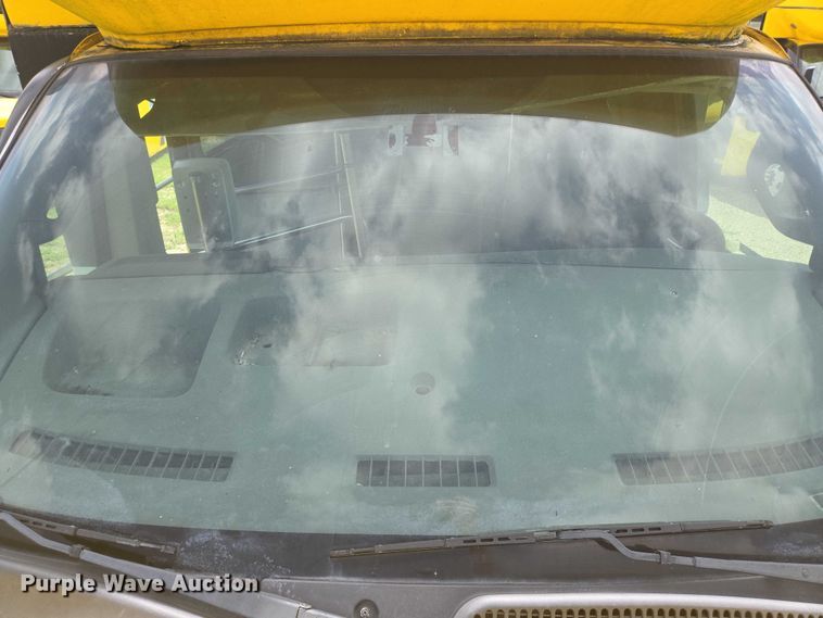 image for item EQ4035 2016 Chevrolet Express G4500 shuttle bus