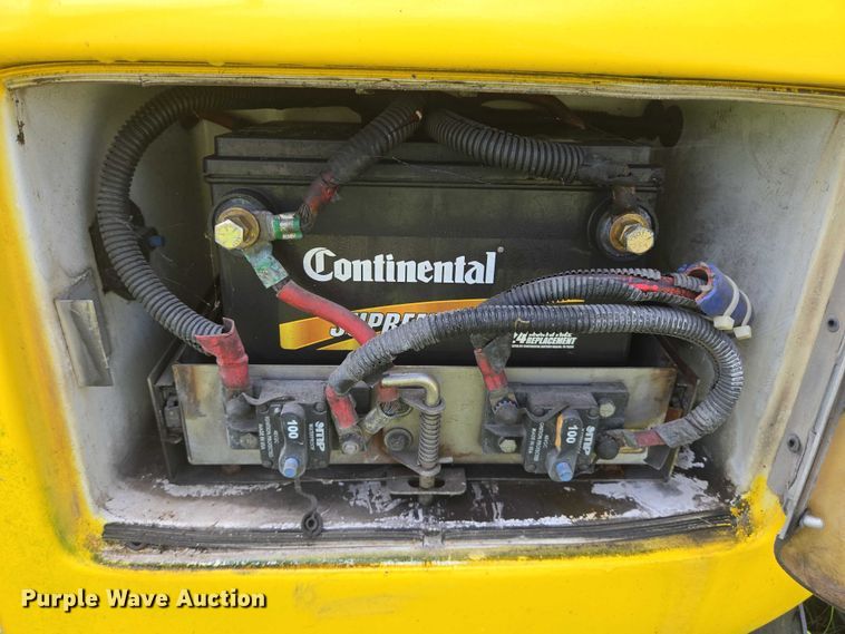 image for item EQ4035 2016 Chevrolet Express G4500 shuttle bus