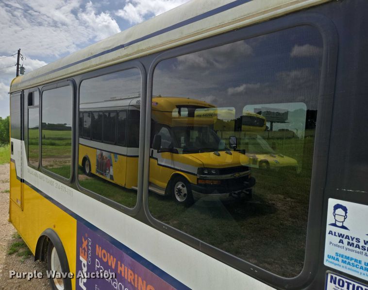 image for item EQ4035 2016 Chevrolet Express G4500 shuttle bus