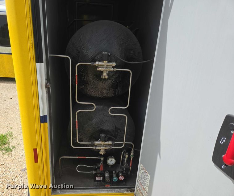 image for item EQ4035 2016 Chevrolet Express G4500 shuttle bus