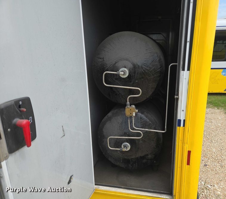 image for item EQ4035 2016 Chevrolet Express G4500 shuttle bus