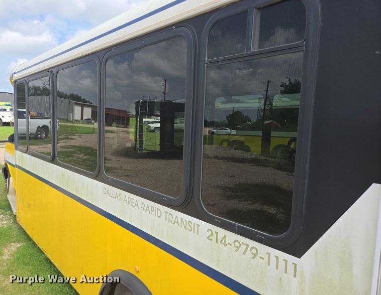 image for item EQ4035 2016 Chevrolet Express G4500 shuttle bus