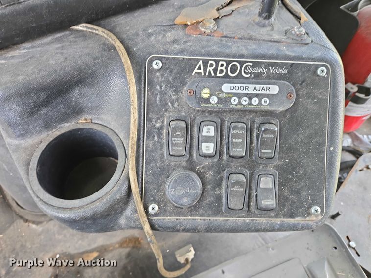 image for item EQ4035 2016 Chevrolet Express G4500 shuttle bus