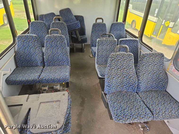 image for item EQ4035 2016 Chevrolet Express G4500 shuttle bus