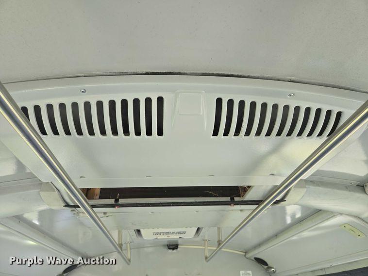 image for item EQ4035 2016 Chevrolet Express G4500 shuttle bus