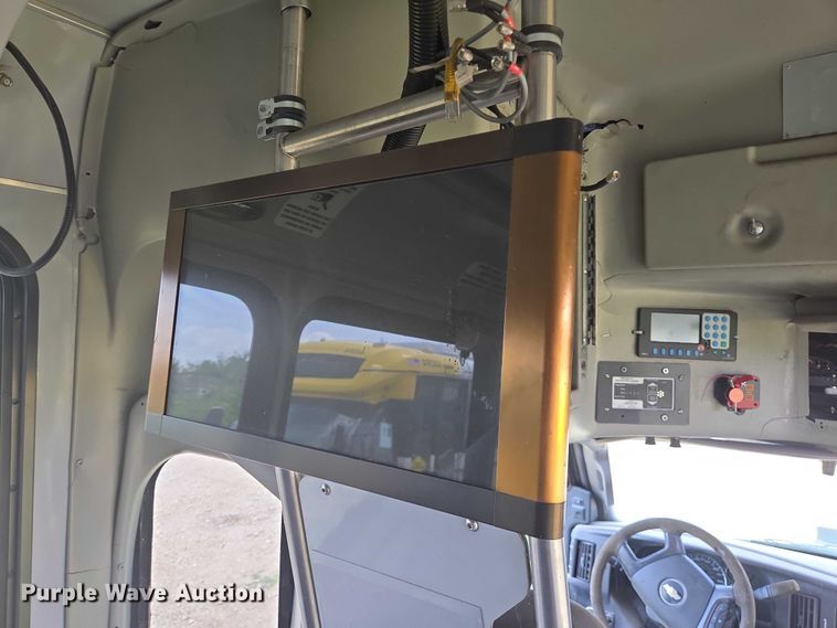 image for item EQ4035 2016 Chevrolet Express G4500 shuttle bus