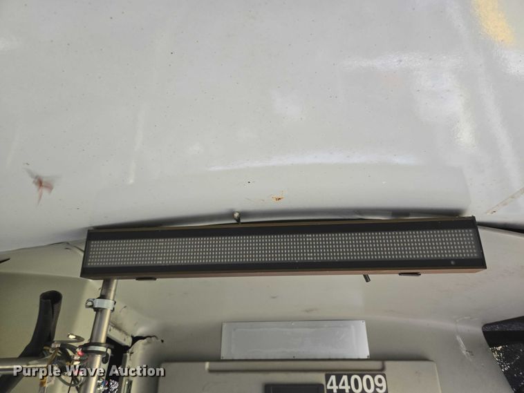 image for item EQ4035 2016 Chevrolet Express G4500 shuttle bus