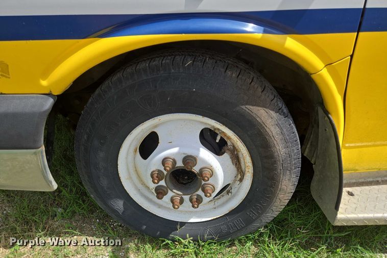 image for item EQ4035 2016 Chevrolet Express G4500 shuttle bus