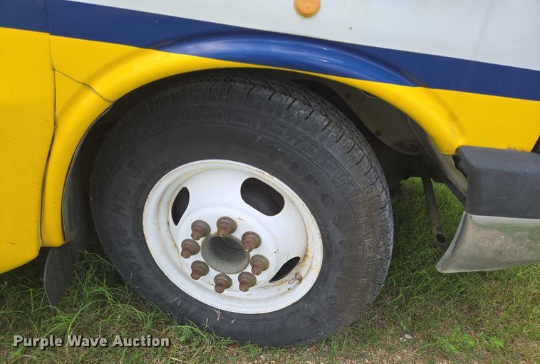 image for item EQ4035 2016 Chevrolet Express G4500 shuttle bus