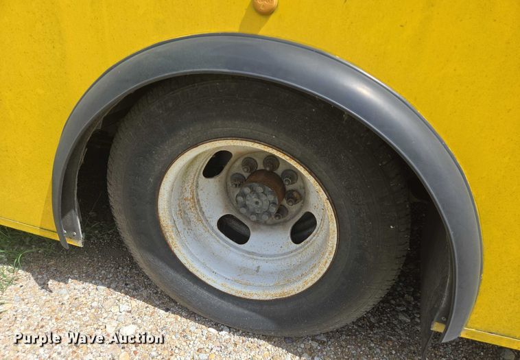 image for item EQ4035 2016 Chevrolet Express G4500 shuttle bus