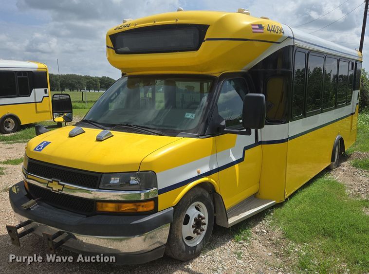 image for item EQ4036 2017 Chevrolet Express G4500 shuttle bus