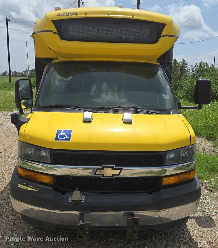 image for item EQ4036 2017 Chevrolet Express G4500 shuttle bus