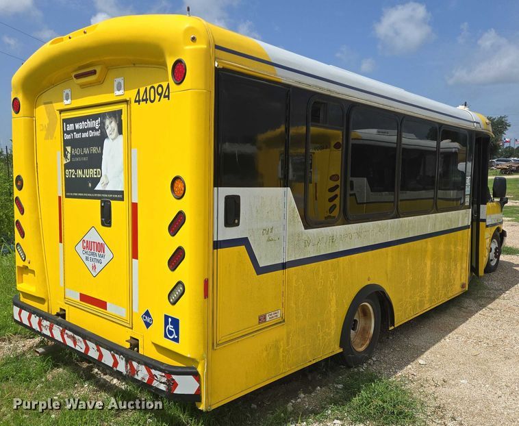 image for item EQ4036 2017 Chevrolet Express G4500 shuttle bus