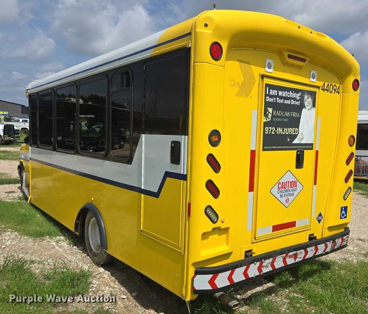 image for item EQ4036 2017 Chevrolet Express G4500 shuttle bus