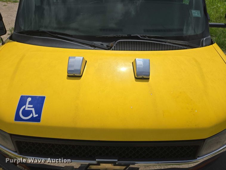 image for item EQ4036 2017 Chevrolet Express G4500 shuttle bus