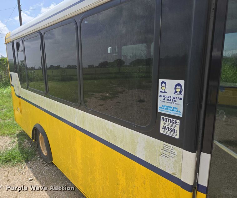 image for item EQ4036 2017 Chevrolet Express G4500 shuttle bus