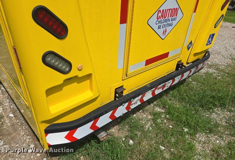 image for item EQ4036 2017 Chevrolet Express G4500 shuttle bus