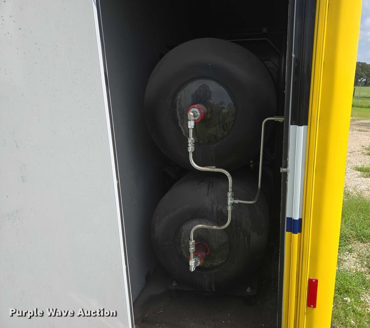 image for item EQ4036 2017 Chevrolet Express G4500 shuttle bus