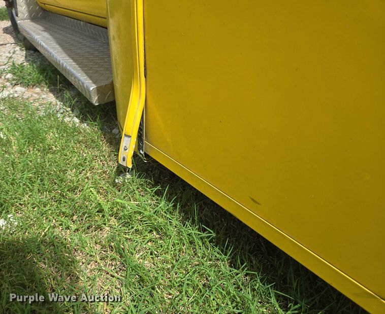 image for item EQ4036 2017 Chevrolet Express G4500 shuttle bus