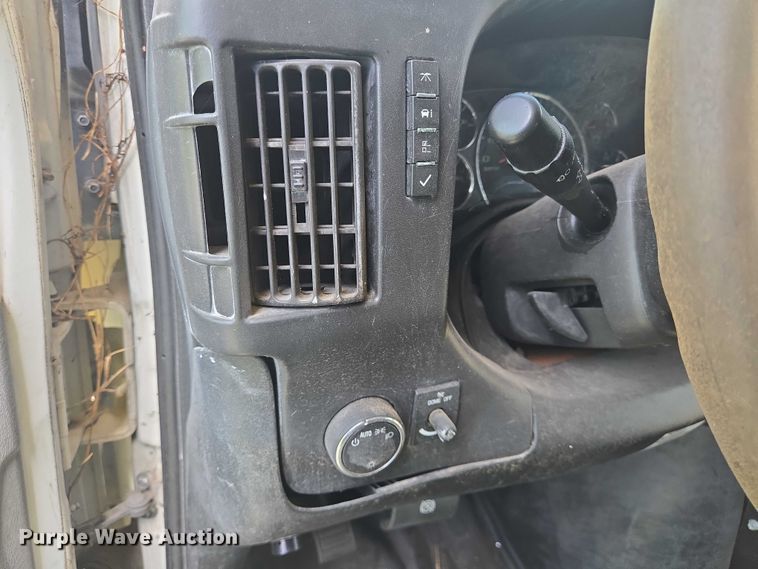 image for item EQ4036 2017 Chevrolet Express G4500 shuttle bus