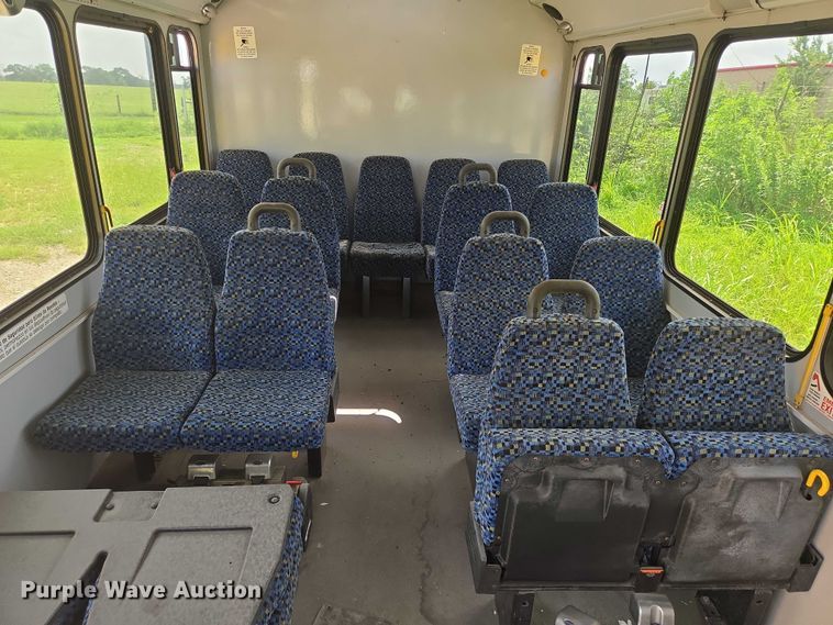 image for item EQ4036 2017 Chevrolet Express G4500 shuttle bus