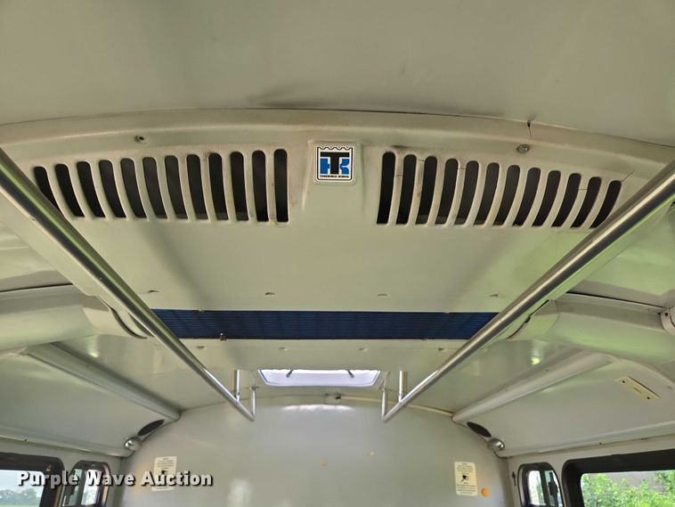 image for item EQ4036 2017 Chevrolet Express G4500 shuttle bus