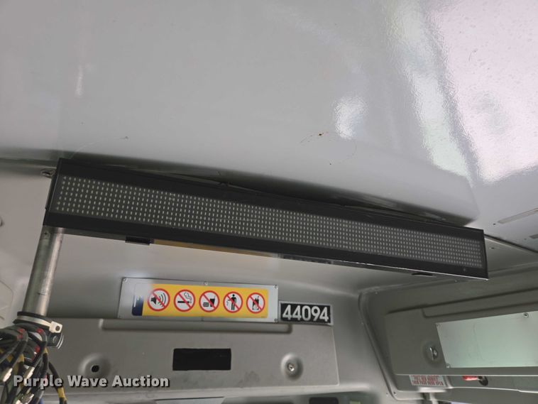 image for item EQ4036 2017 Chevrolet Express G4500 shuttle bus