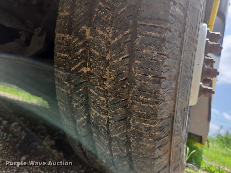 image for item EQ4036 2017 Chevrolet Express G4500 shuttle bus